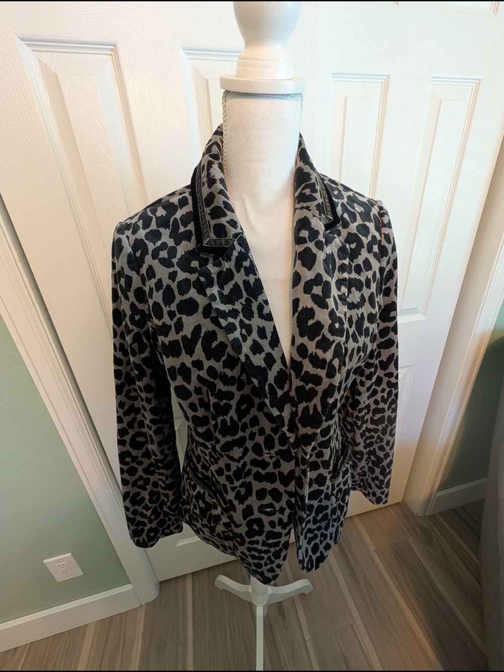 Boden Leopard Print Velvet Blazer - Gray and Black